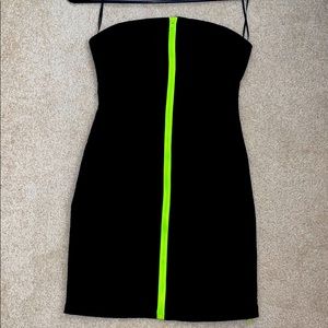 Black dress with green zipper detail 💚🖤